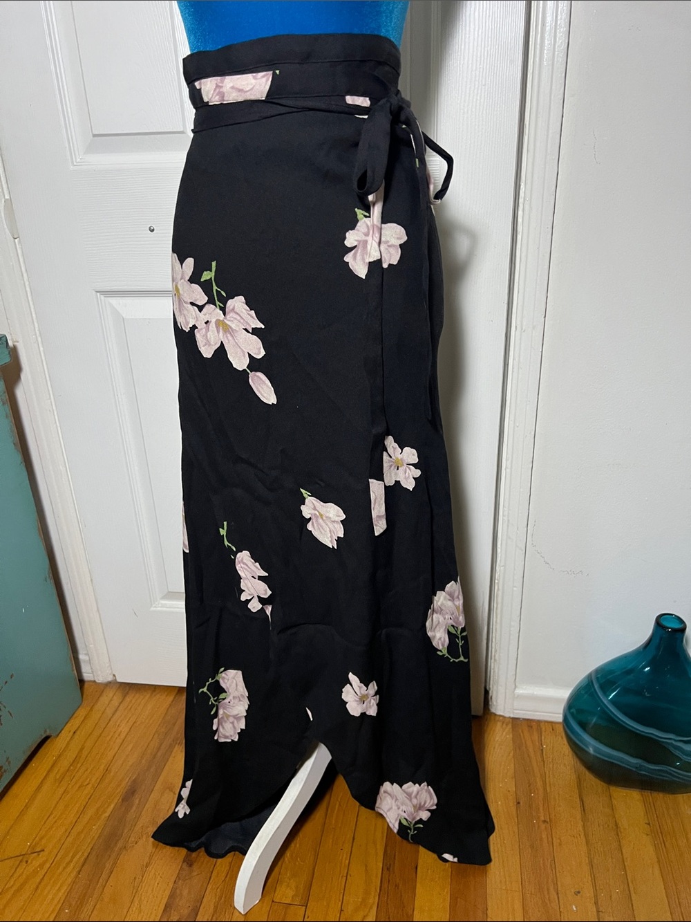 Reformation Floral Wrap Skirt Women’s Large - Picture 2 of 8